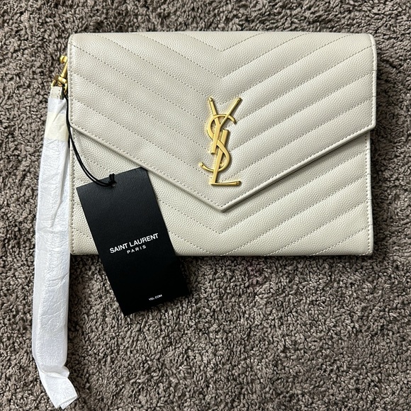 YSL CASSANDRE MATELASSÉ FLAP POUCH IN QUILTED GRAIN DE POUDRE EMBOSSED LEATHER - Picture 2 of 5